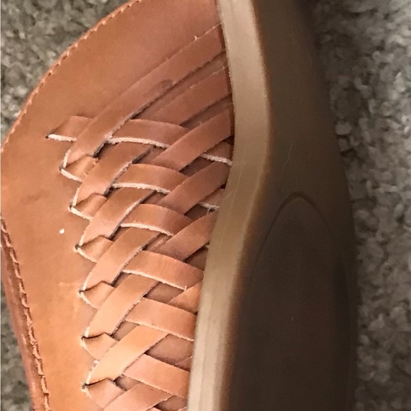 ****BRAND NEW NINE WEST TAN BRAIDED SLIDES*** - Picture 4 of 5